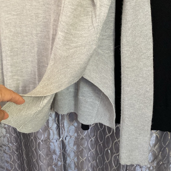 A Set of 2 Trouve Crewneck Long Sleeve Lightweight Sweaters in Black & Beige XS - Picture 5 of 12